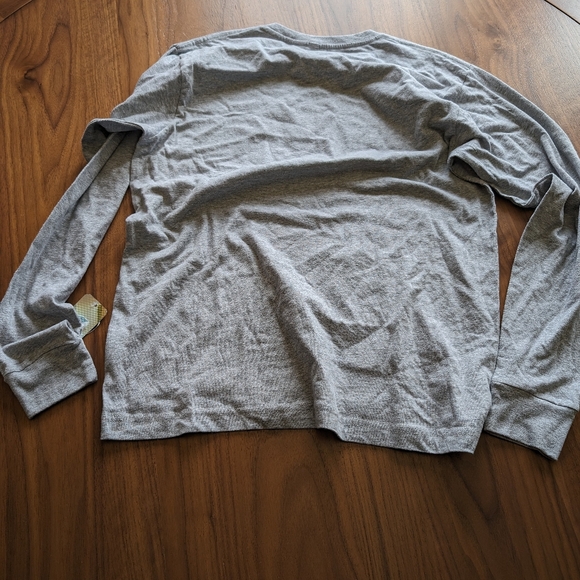 NEW St Louis Blues Boys Size XL Hockey Team Logo Long Sleeve T-Shirt - Picture 4 of 4